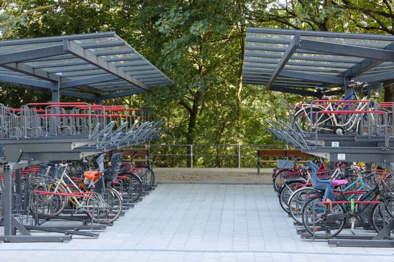 Wiata rowerowa – dlaczego warto ją zamontować?