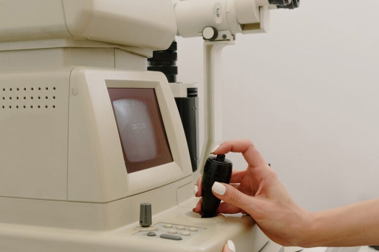 Czym zajmuje się dystrybutor sprzętu optycznego?